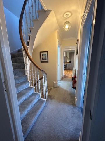 91 Cromwell Street Apartment *